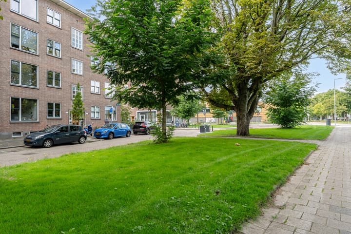 Photo 4 of Vredenoordlaan 66-B