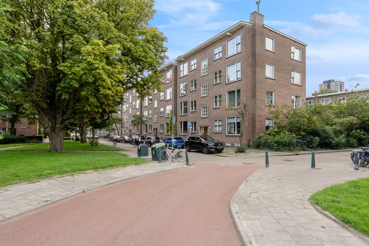 Photo 5 of Vredenoordlaan 66-B