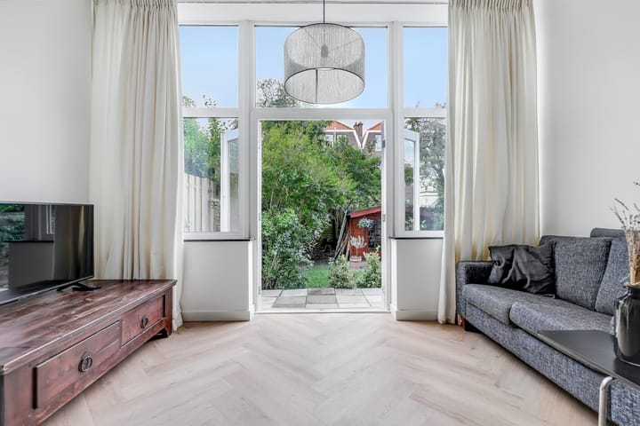 Foto 2 van Van Merlenstraat 68