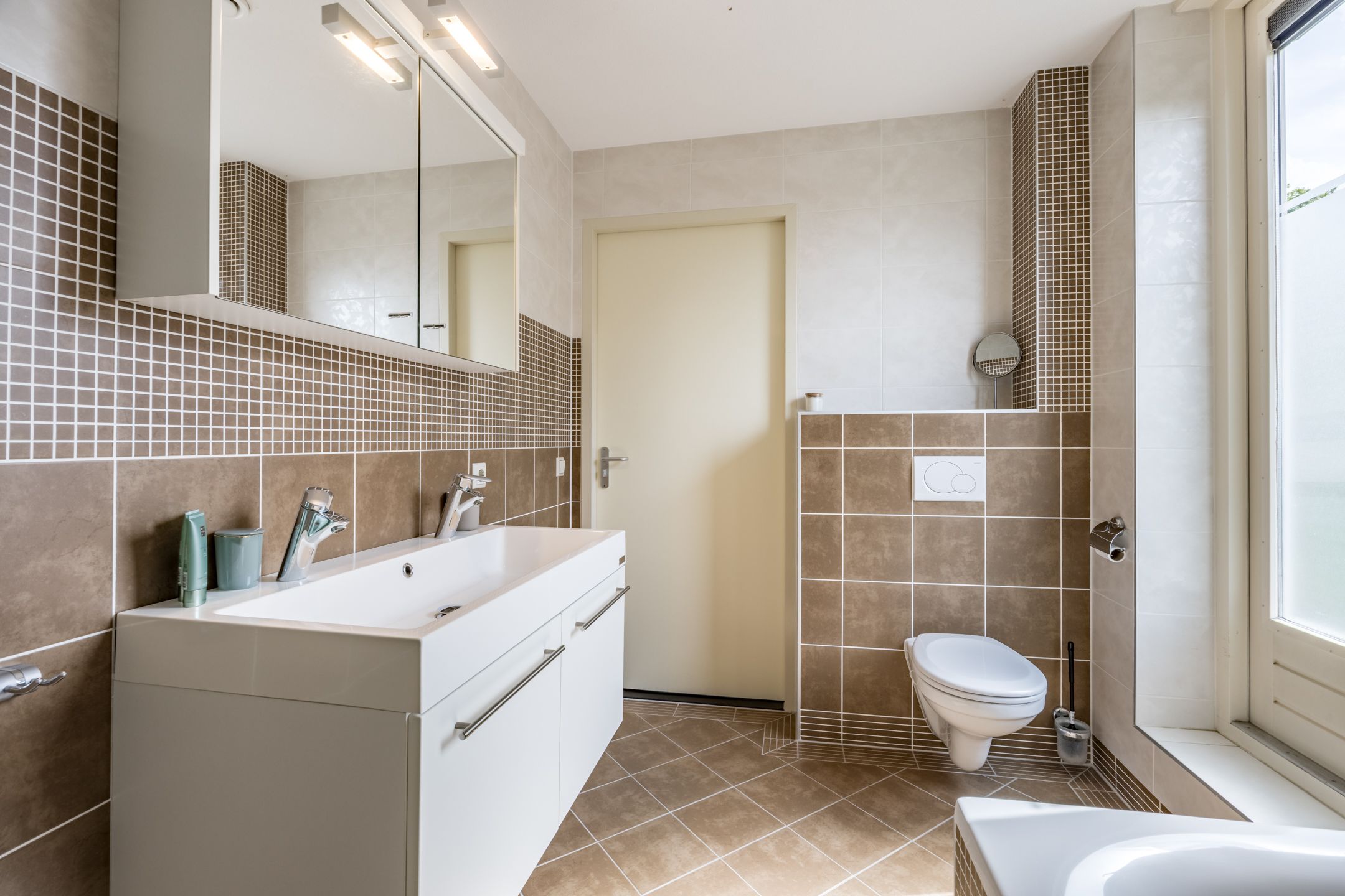 Foto 24 van Westhilstraat 11