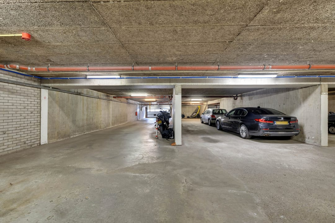 Foto 1 van Westvest parkeerplaats nummer 33