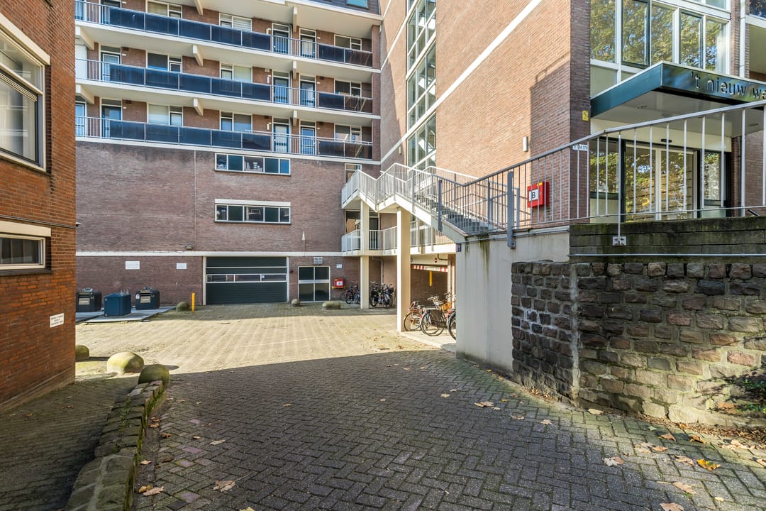 Foto 2 van Westvest parkeerplaats nummer 33