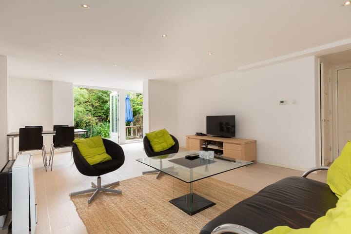 Photo 2 of Prins Hendrikstraat 10