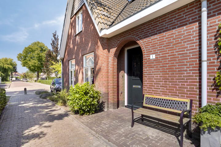 Foto 2 van Wolfertsplein 1