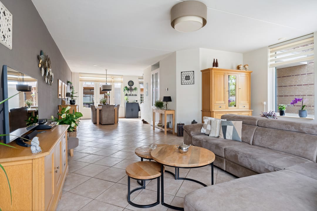 Foto 2 van Weegbree 8