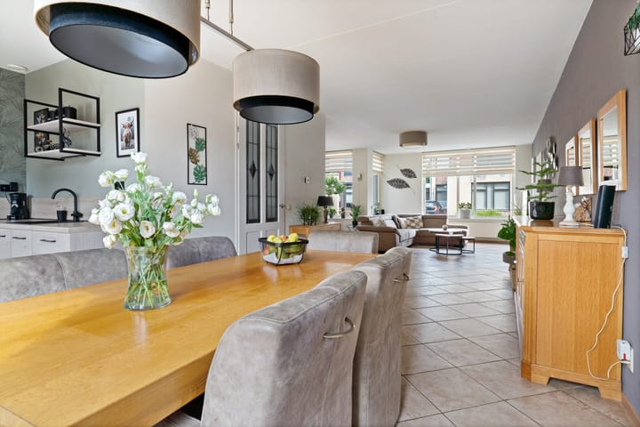 Foto 3 van Weegbree 8