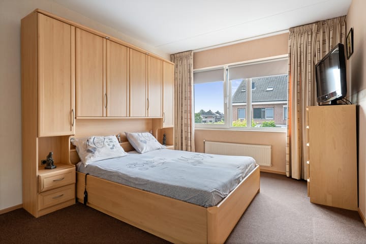 Foto 5 van Weegbree 8