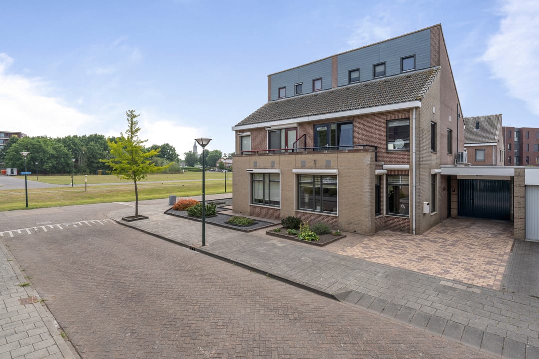 Foto 8 van Weegbree 8