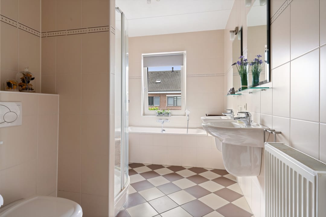 Foto 31 van Weegbree 8