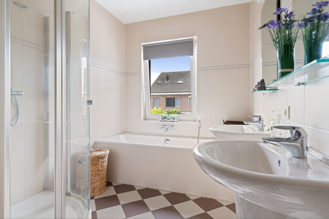 Foto 32 van Weegbree 8