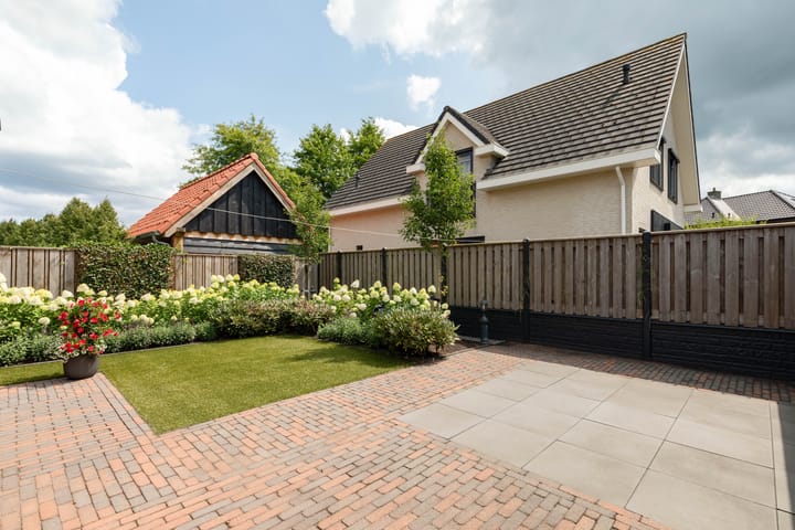 Photo 4 of Paltrokstraat 17