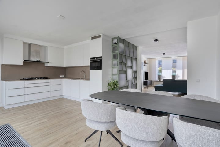 Photo 3 of Rooseveltstraat 64