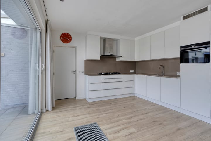 Photo 13 of Rooseveltstraat 64