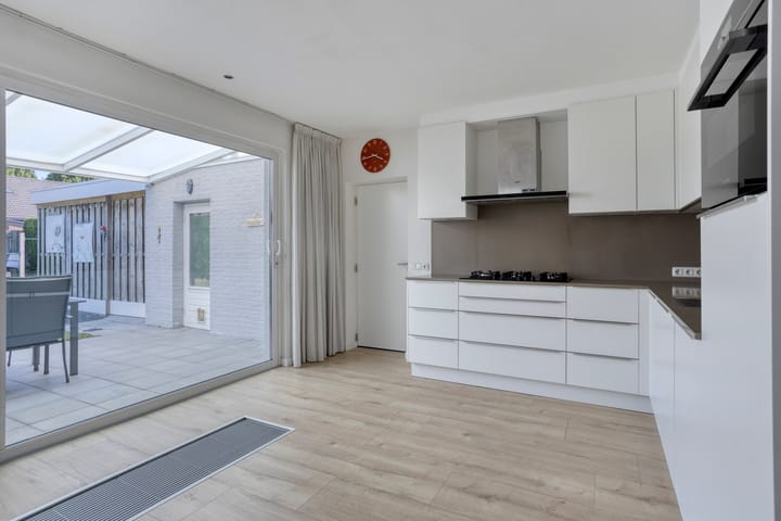 Photo 14 of Rooseveltstraat 64