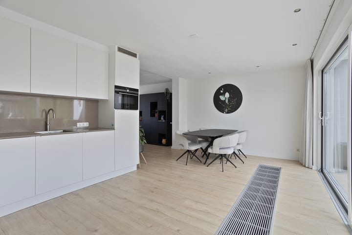 Photo 15 of Rooseveltstraat 64