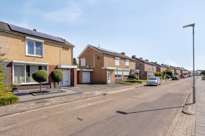 Photo 35 of Rooseveltstraat 64