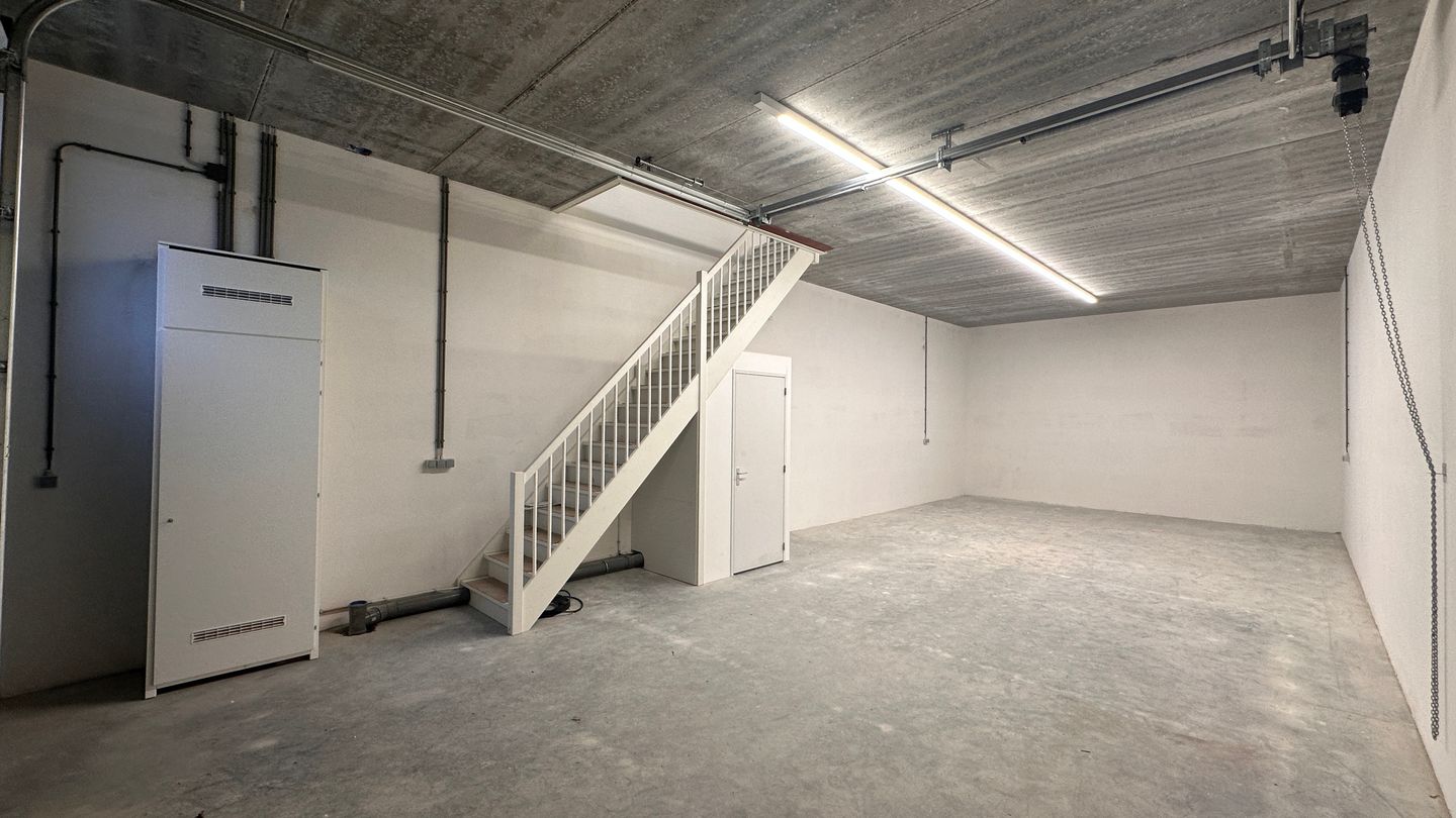 View photo 4 of Newtonstraat 84
