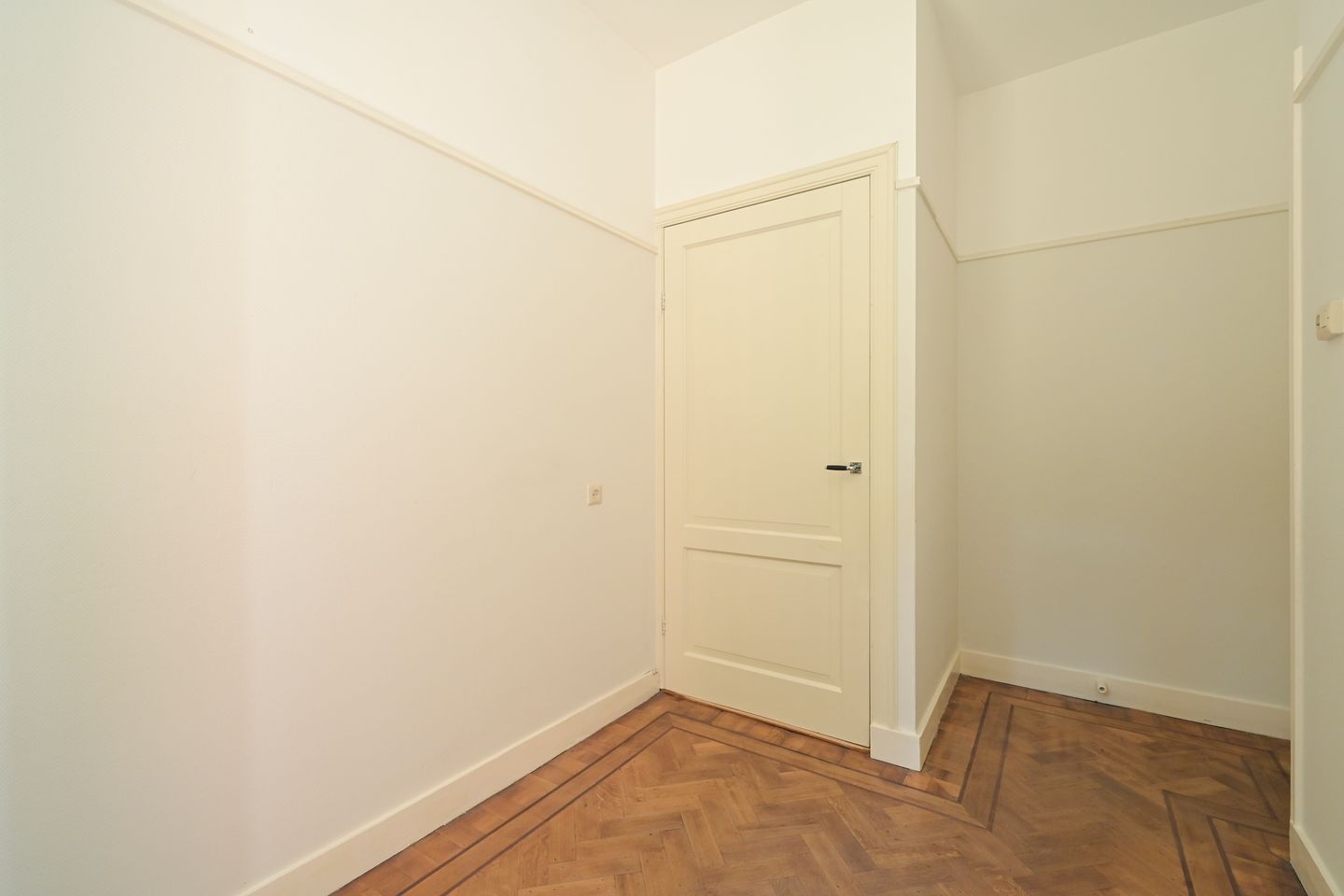 Photo 10 of Van Neckstraat 41