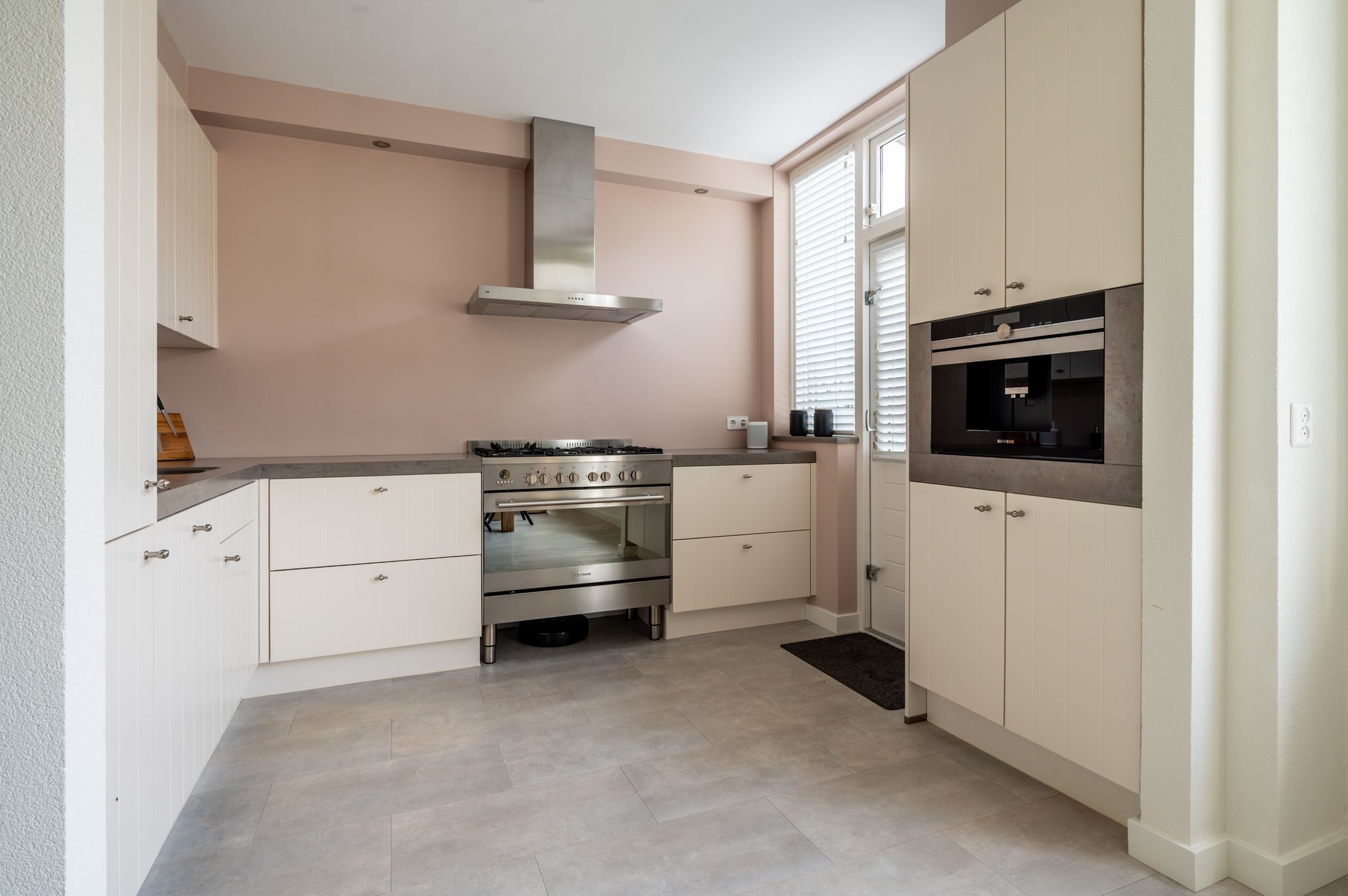 Foto 9 van Beneluxlaan 46