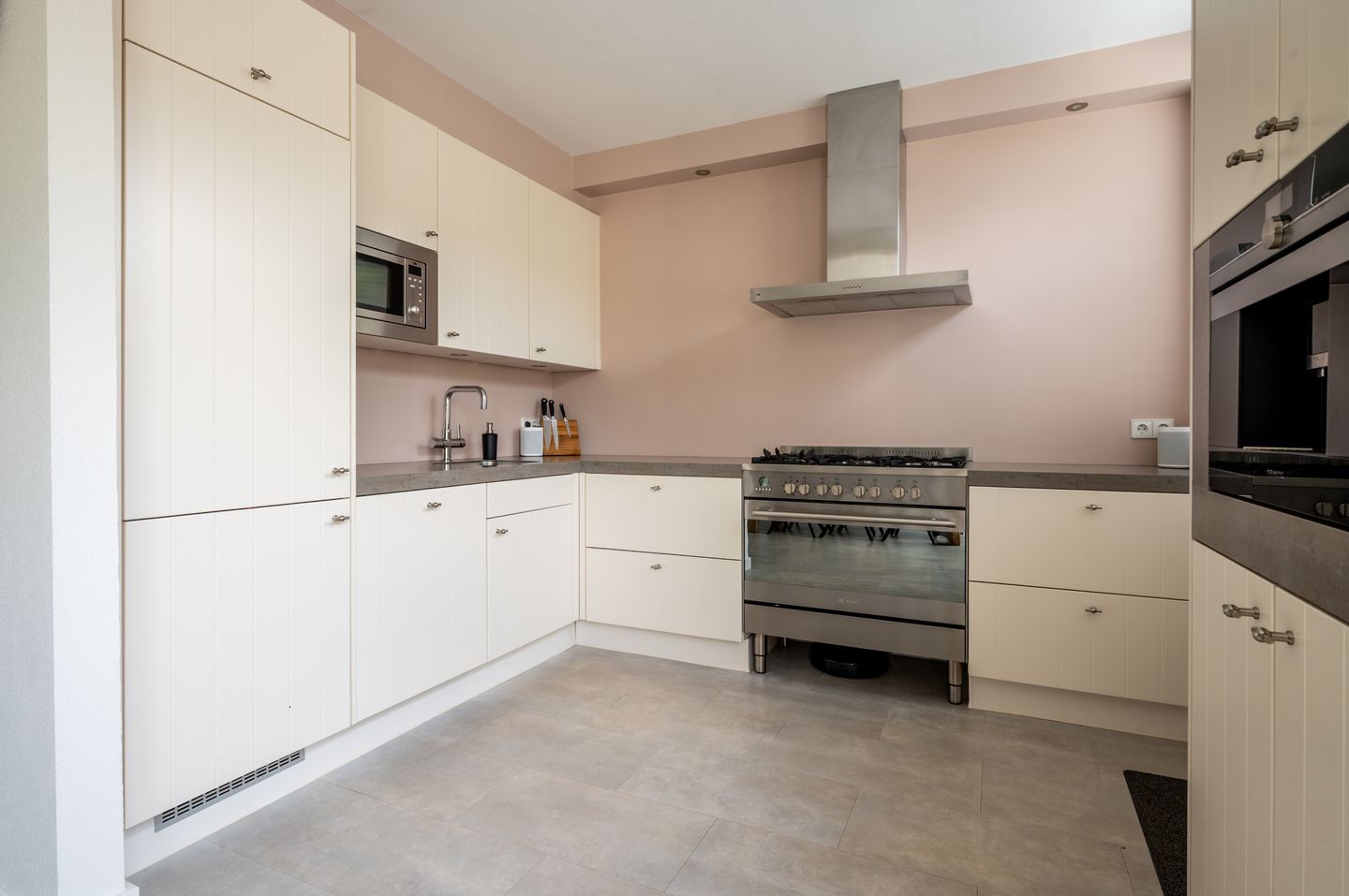 Foto 10 van Beneluxlaan 46