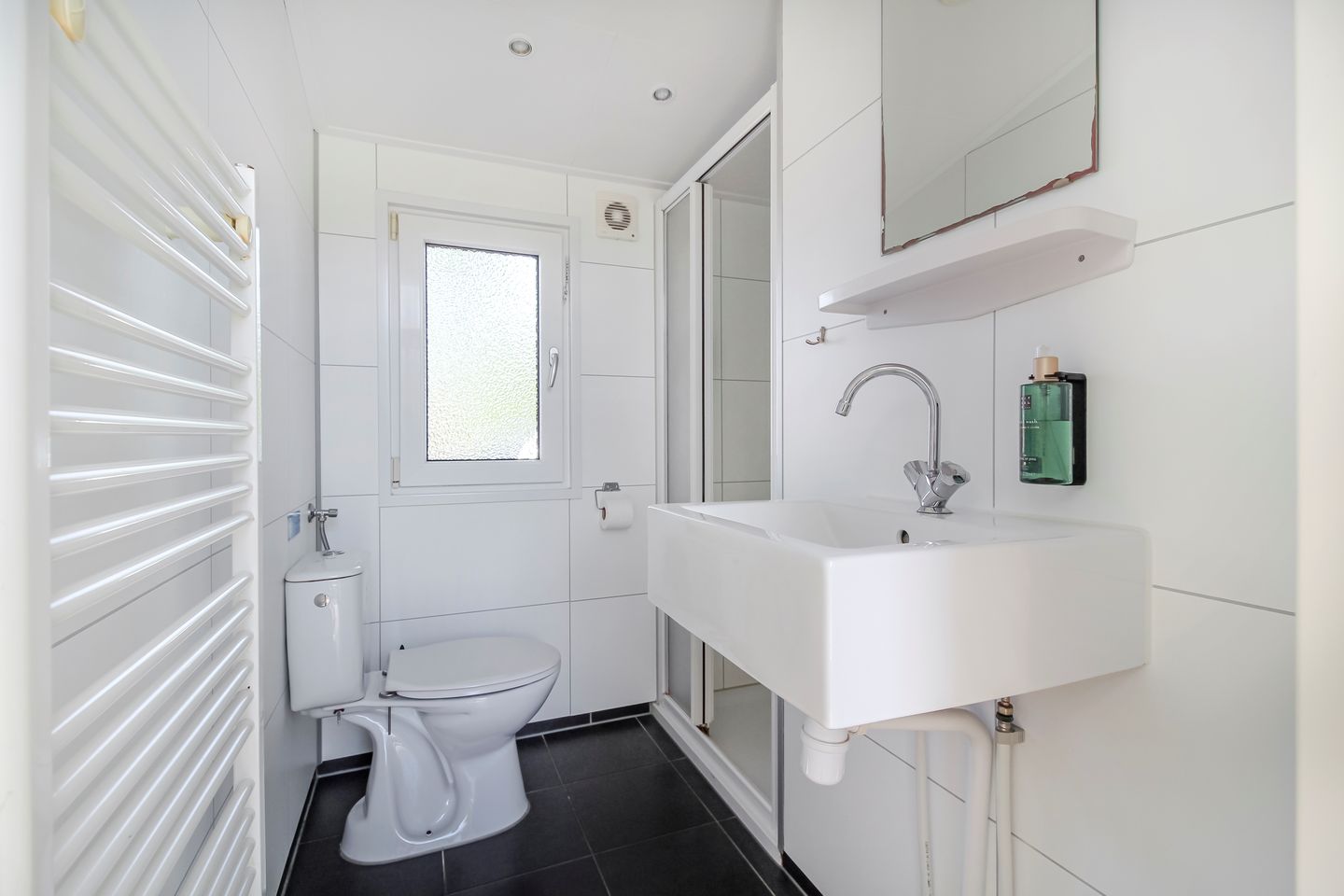 Photo 14 of Loverensestraat 11-A26