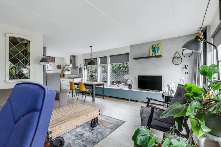 Foto 6 van Marga Klompélaan 257