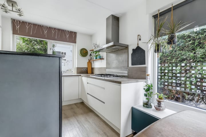 Foto 10 van Marga Klompélaan 257