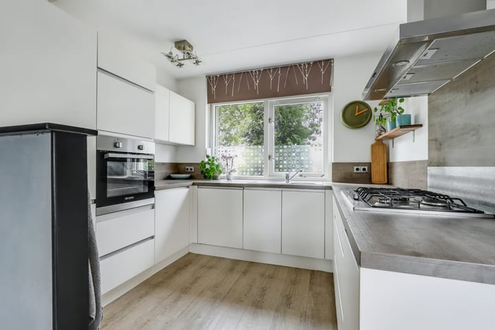 Foto 11 van Marga Klompélaan 257