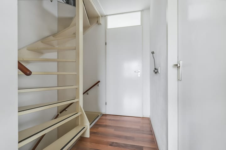 Foto 16 van Marga Klompélaan 257