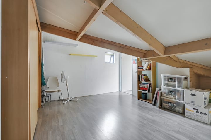 Foto 28 van Marga Klompélaan 257