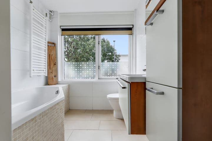 Foto 29 van Marga Klompélaan 257