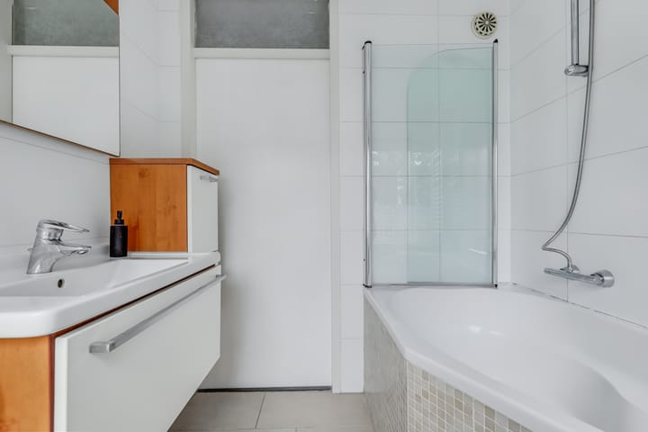 Foto 30 van Marga Klompélaan 257