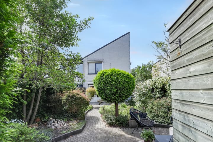 Foto 37 van Marga Klompélaan 257