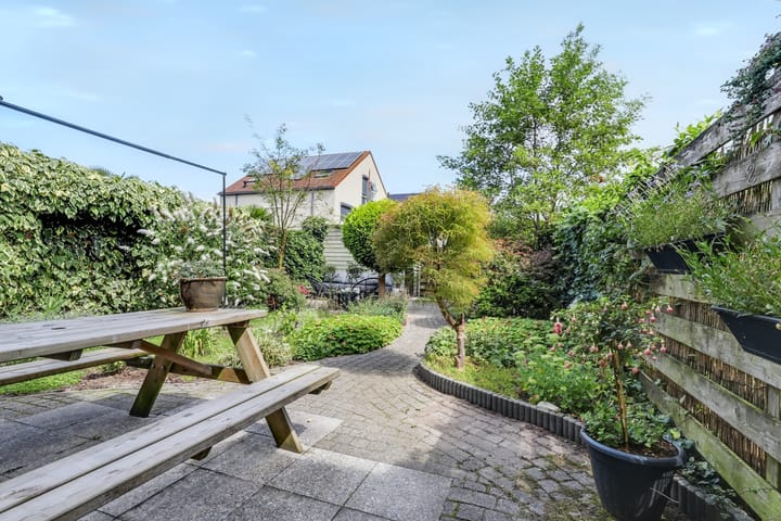 Foto 39 van Marga Klompélaan 257