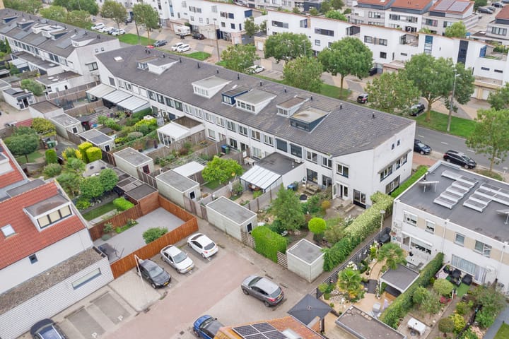 Foto 42 van Marga Klompélaan 257