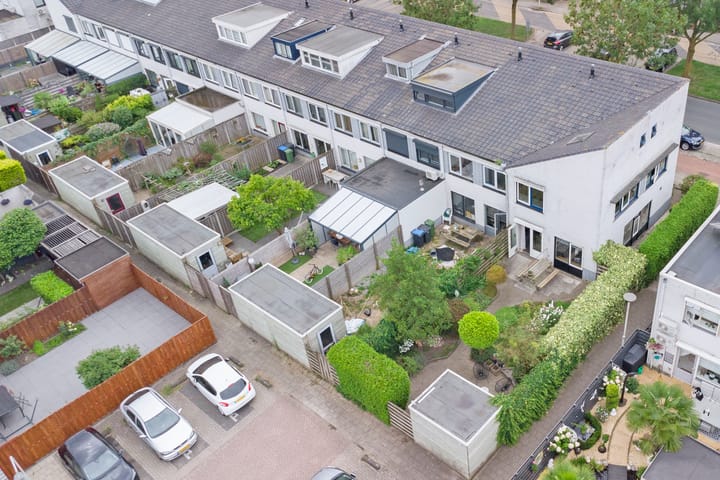 Foto 43 van Marga Klompélaan 257