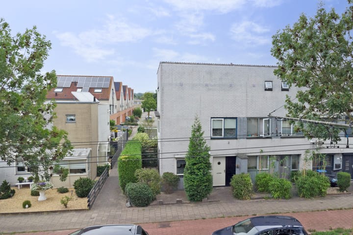 Foto 44 van Marga Klompélaan 257