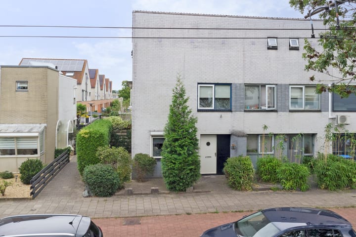 Foto 46 van Marga Klompélaan 257