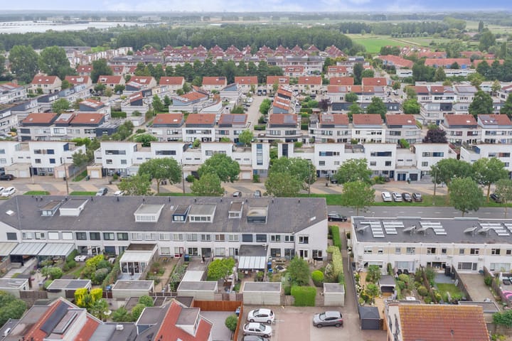 Foto 48 van Marga Klompélaan 257