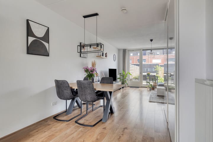 Foto 13 van John Lennonplein 17