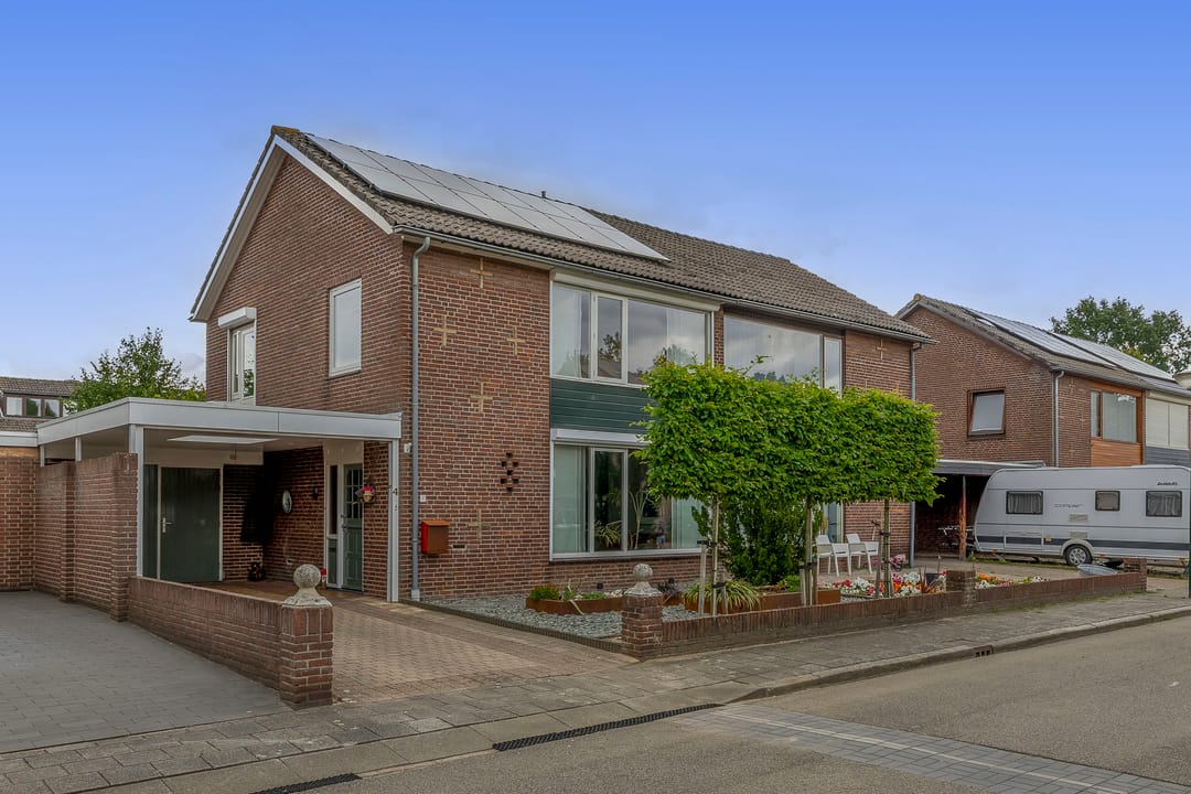 Foto 1 van van Almondestraat 4