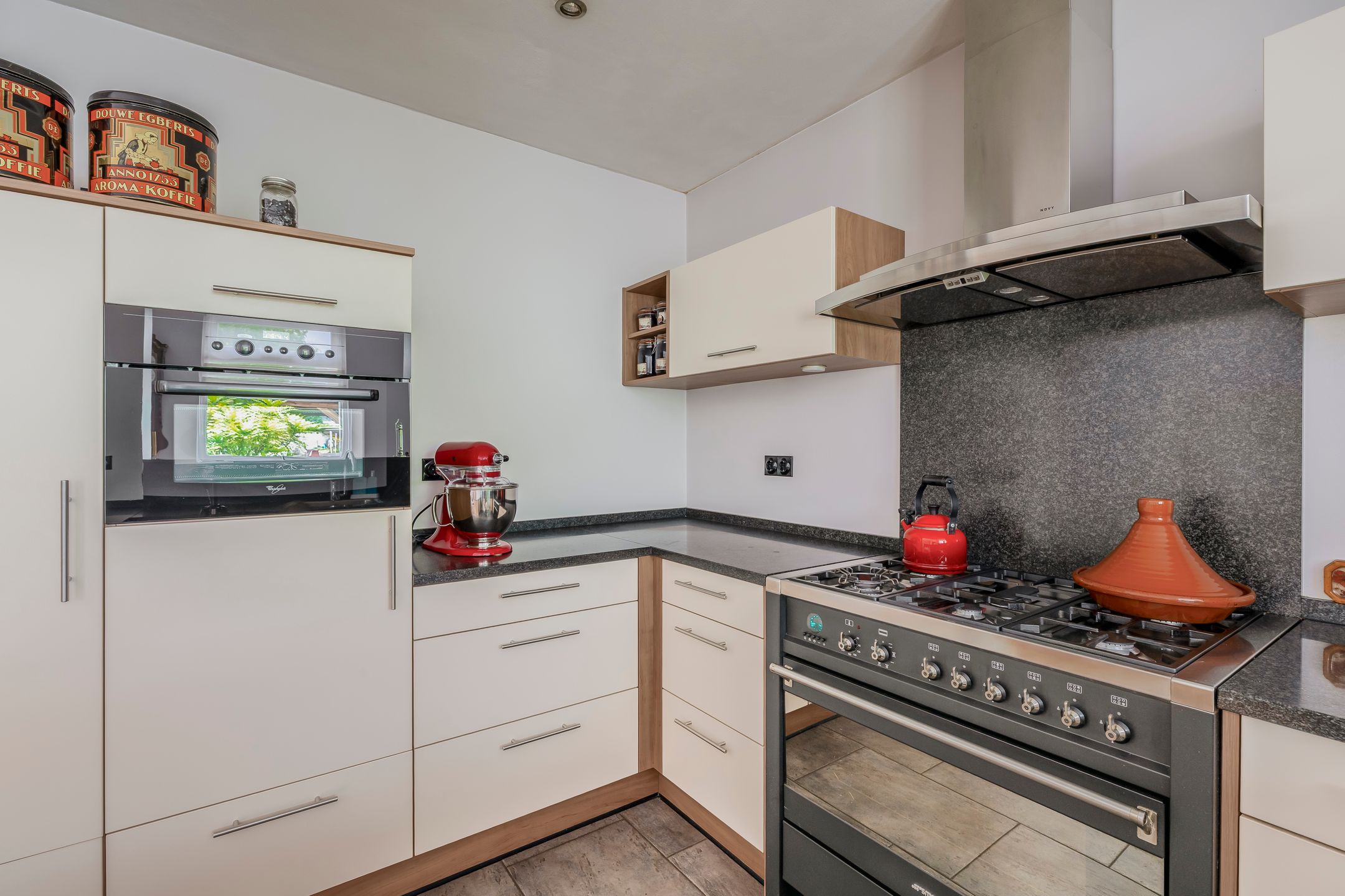 Foto 9 van van Almondestraat 4