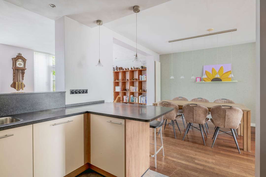 Foto 11 van van Almondestraat 4