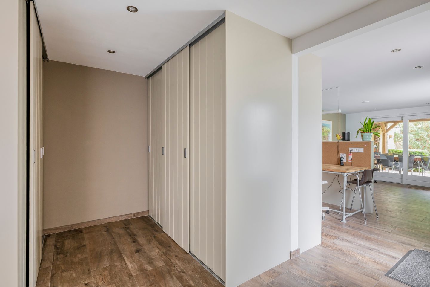 Foto 14 van van Almondestraat 4