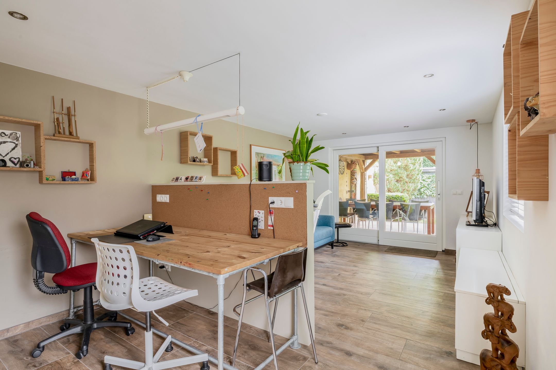 Foto 15 van van Almondestraat 4