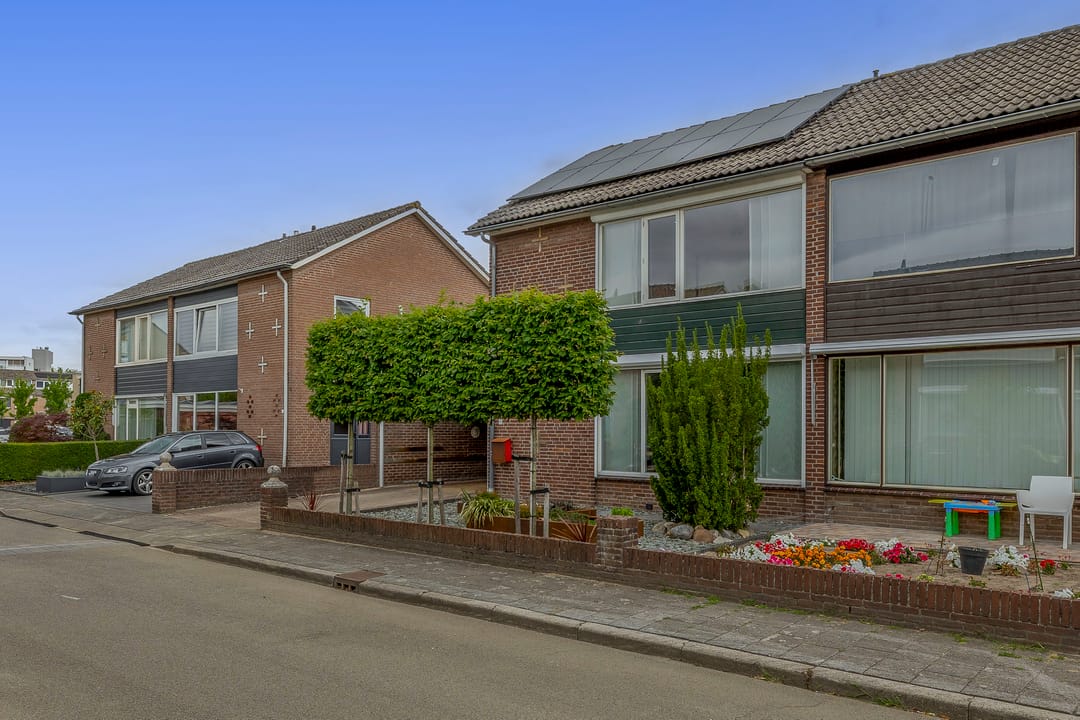 Foto 38 van van Almondestraat 4