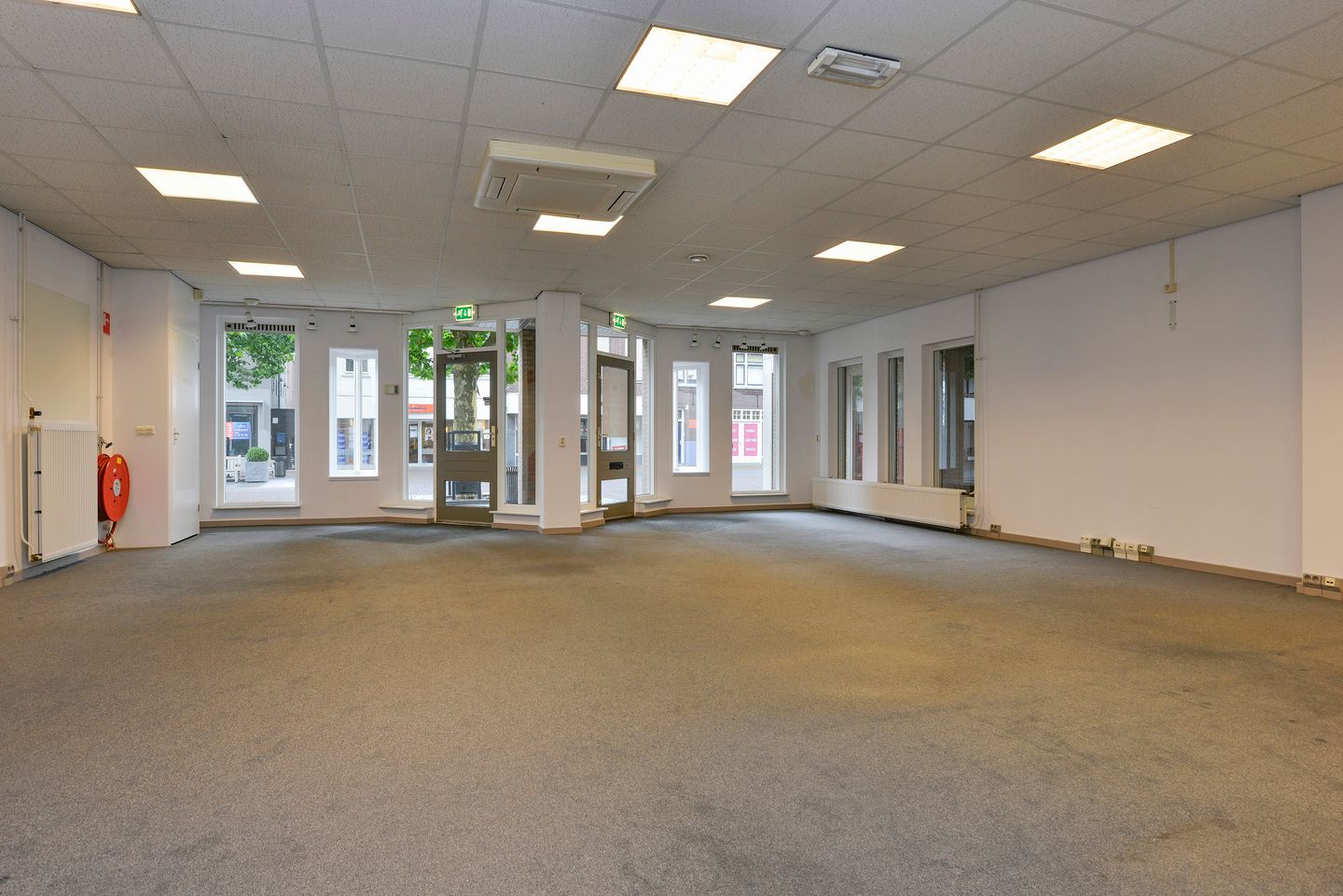 View photo 3 of Markt 207