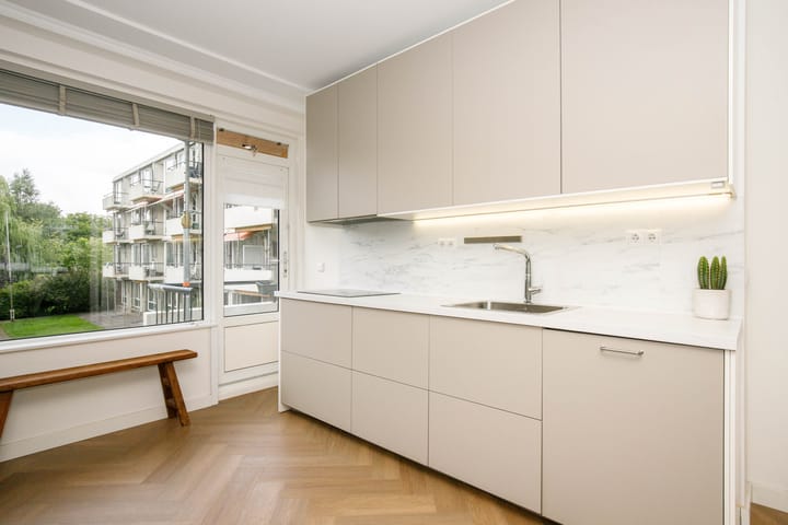 Photo 13 of De Lairesselaan 179