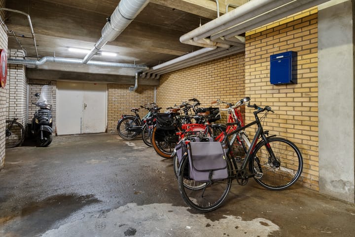 Photo 38 of Boulevard 1945 252