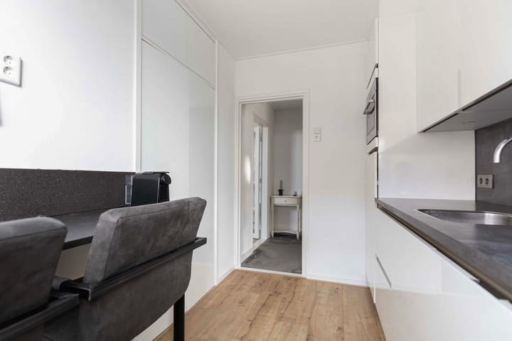 Photo 10 of Weidestraat 3-A